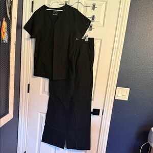 Cherokee Uniform Set